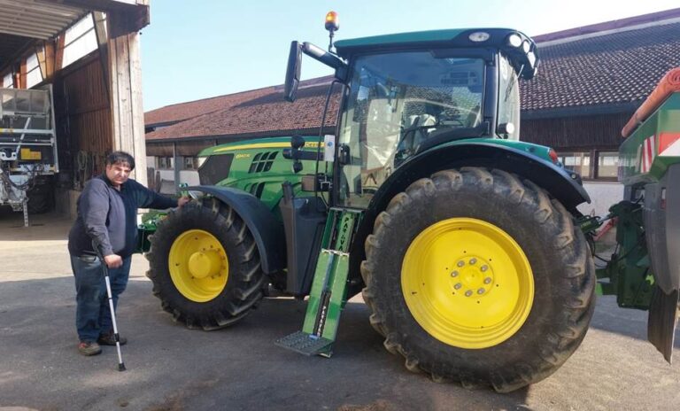 Barrierefrei ackern: Individuelle Liftlösung für den landwirtschaftlichen Betrieb Innovative und flexibel einsetzbare Einstiegshilfe für Traktoren, Lkw, Wohnmobile oder Baumaschinen
