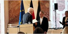 Für Roland Arnold ist es eine große Ehre mit dem Verdienstorden des Landes Baden-Württemberg ausgezeichnet wurden zu sein.