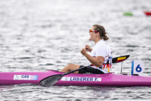 Felicia Laberer in ihrem Kanu