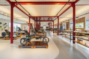 Im Schaltwerk von Hase Bikes findet am 27.09.2025 der jährliche Werksverkauf statt