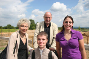 Die Familie Föhrenbühler im Jahr 2010 an der Baustelle des heutigen Standorts in Rheinstetten: Mutter Ricarda, Vater Albert, Sohn Marco und Tochter Nicole (heute: Püschel) 