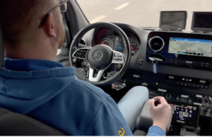 Fahrtraining mit Space Drive: Steuerung des Fahrzeugs über Joystick und digitale Fahrfunktionen im Ausbildungsfahrzeug. Foto: Paravan