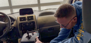 Auch die Installation und Konfiguration des Systems wirdintensiv geschult – sichere Bedienung beginnt bei der
technischen Vorbereitung. Foto: Paravan