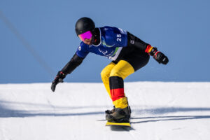 Christian Schmiedt vom Team Deutschland in Aktion am zweiten Tag der Paralympischen Winterspiele
