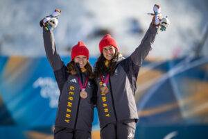 Johanna Recktenwald mit Guide Emily Weiss © Daniel Kopatsch / VOIGT / DBS